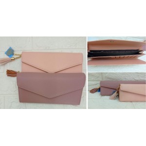 CARTEIRA FEMININA EM ABERTURA EM V ESTILO COURO C/ CORACAO PENDURADO A10XL18 LG24031