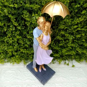 FIGURA 61433 CASAL C/ GUARDA CHUVA DECORATIVA EM RESINA A30XL12CM